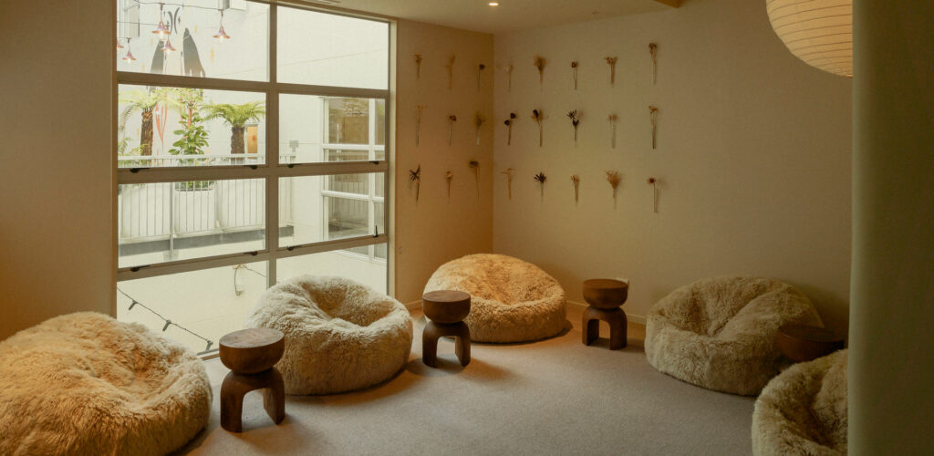 room with bean bags, zen room, relaxation room