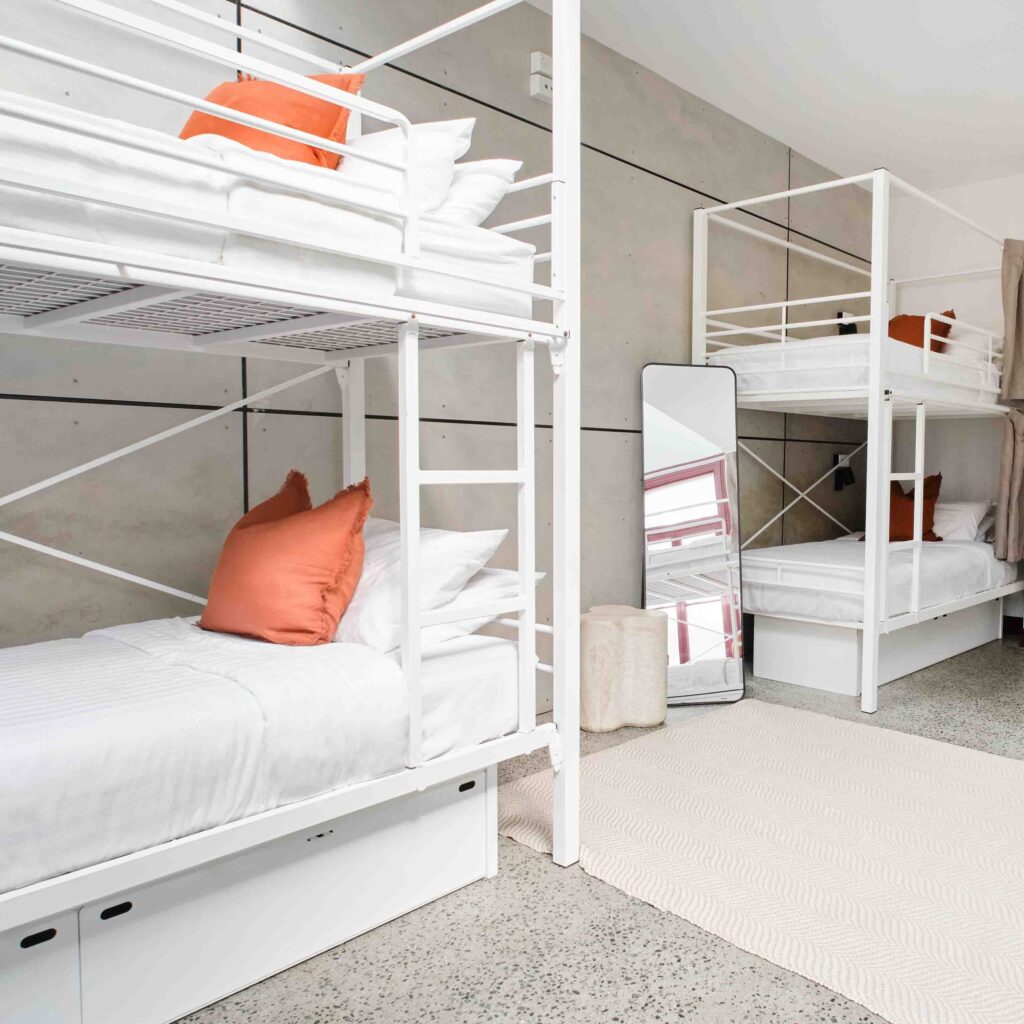 SHARED SUITE